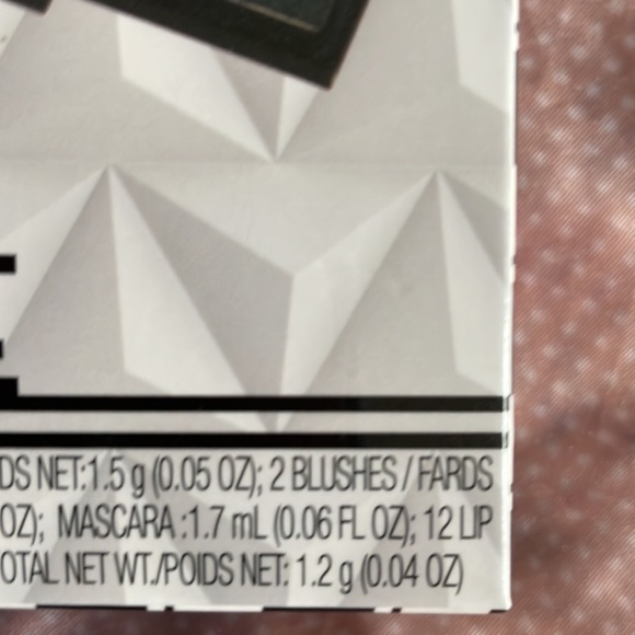 Beauty Balance 45 piece Coffret — lips, cheeks and eyes! BNIB - Picture 6 of 8